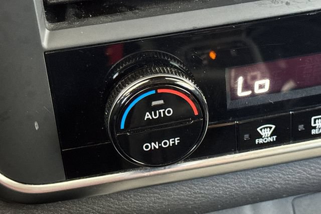 Used 2024 Nissan Rogue SV AWD/4WD image 29