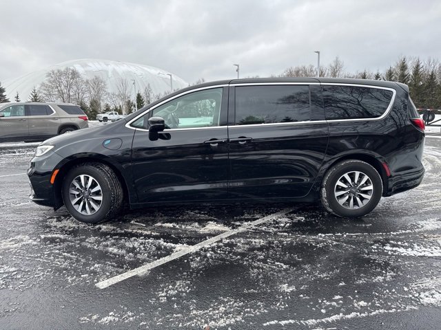 Used 2024 Chrysler Pacifica Select image 8