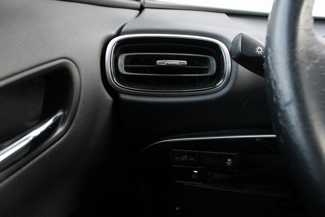 Used 2017 Toyota Prius Three image 6