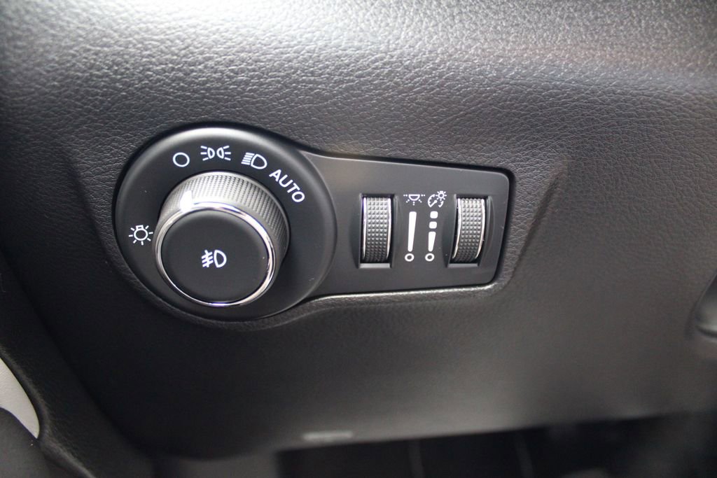 Used 2025 Jeep Compass Limited AWD/4WD image 21