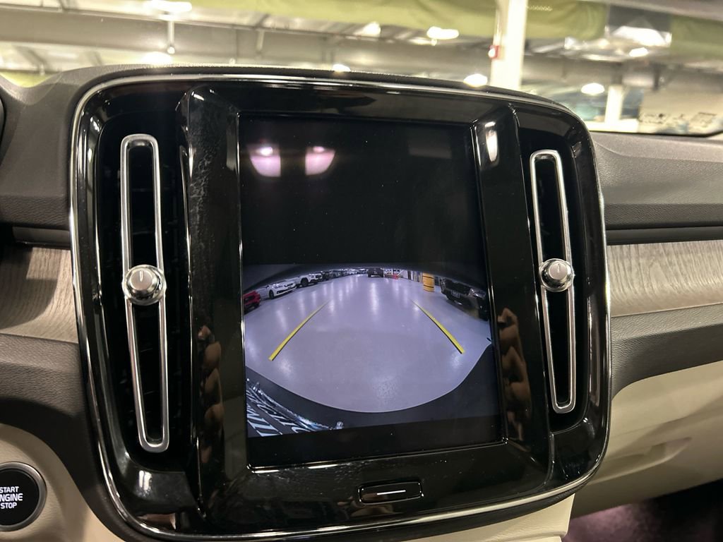 Certified 2023 Volvo XC40 B5 Plus image 17