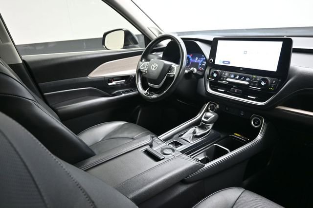 Used 2024 Toyota Grand Highlander FWD image 19