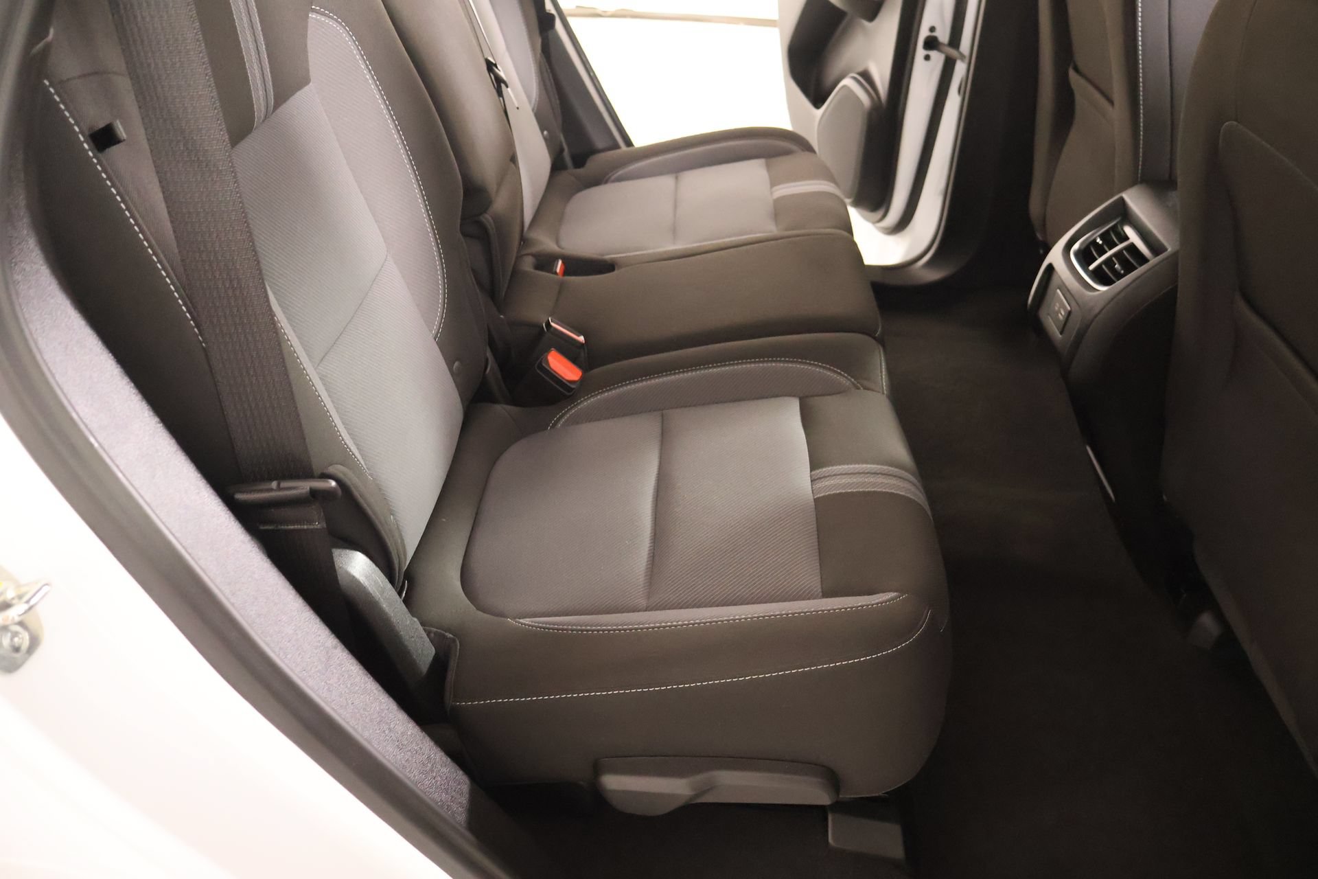 Used 2025 Chevrolet Blazer LT FWD image 14