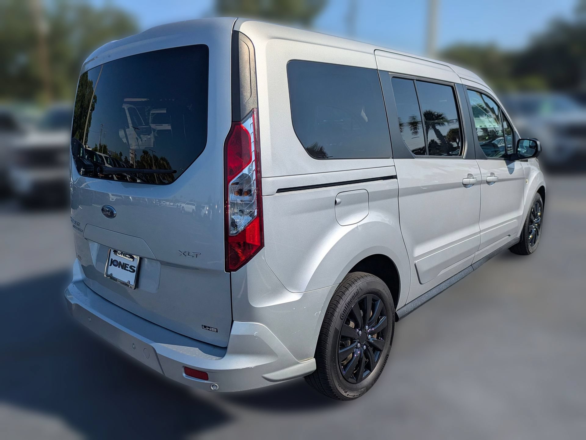 Used 2022 Ford Transit Connect XLT FWD image 4