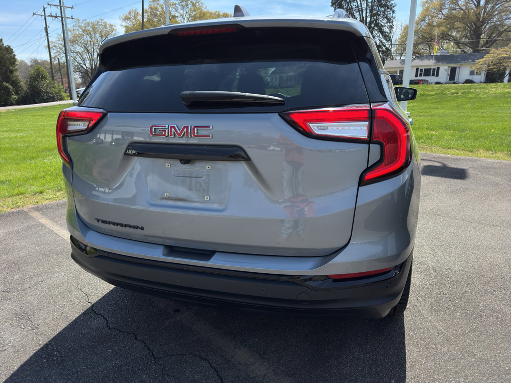 Used 2024 GMC Terrain SLT w/ Tech Package image 5