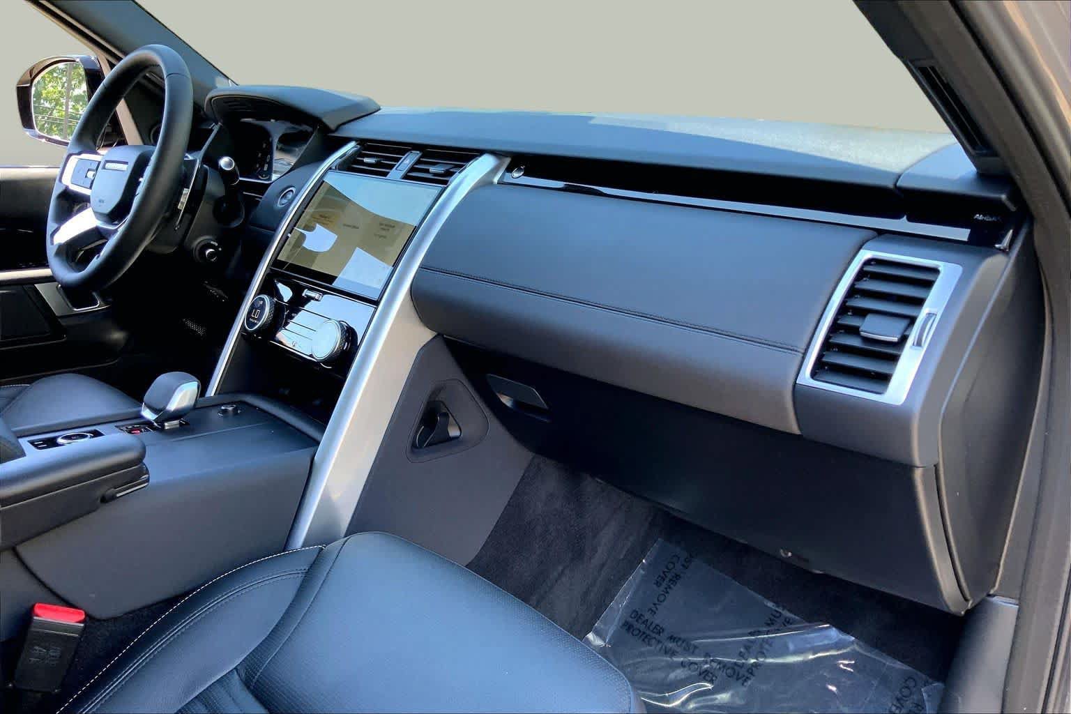 Used 2025 Land Rover Discovery S AWD/4WD image 17