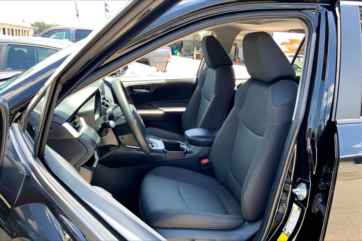 Used 2024 Toyota RAV4 XLE w/ Convenience Package FWD image 8
