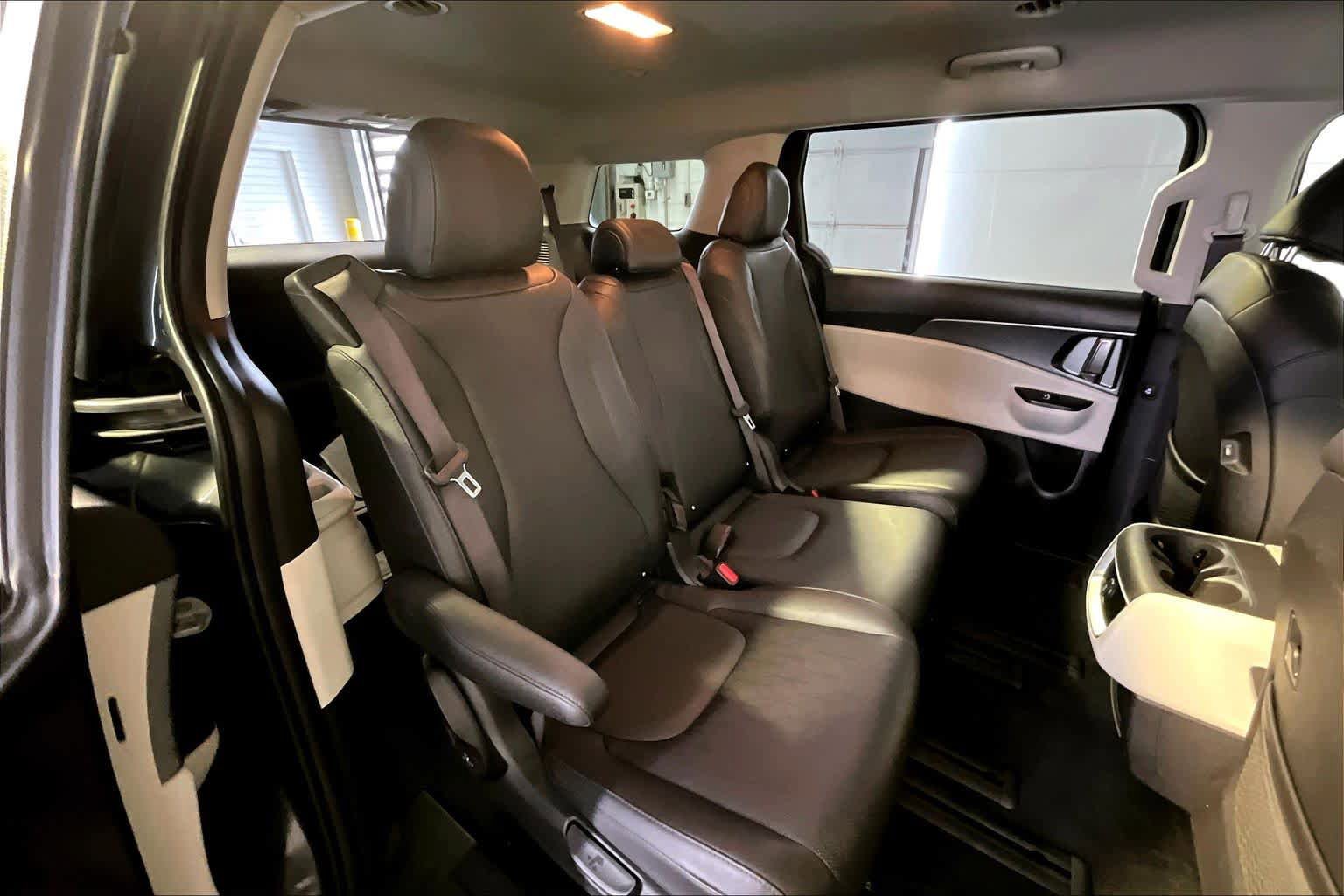 Used 2023 Kia Carnival LX FWD image 20