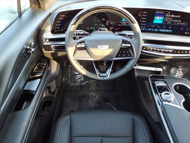 Certified 2025 Cadillac Lyriq Luxury w/ LPO, Floor Liner Package AWD/4WD image 16