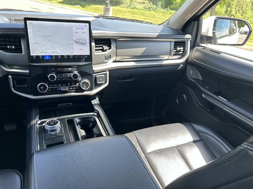 Used 2024 Ford Expedition XLT image 19