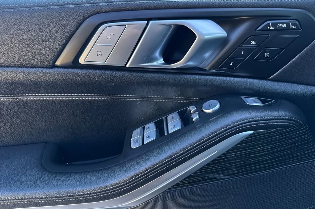 Used 2022 BMW X7 xDrive40i w/ M Sport Package image 10