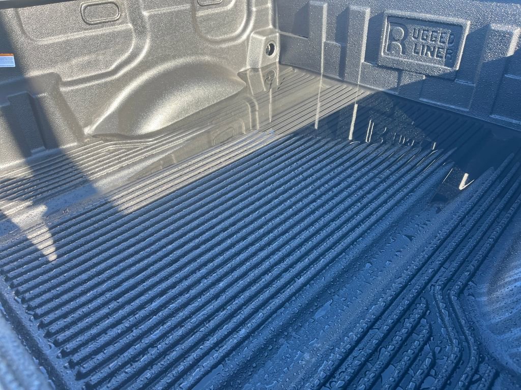 Used 2023 Nissan Titan SV image 33