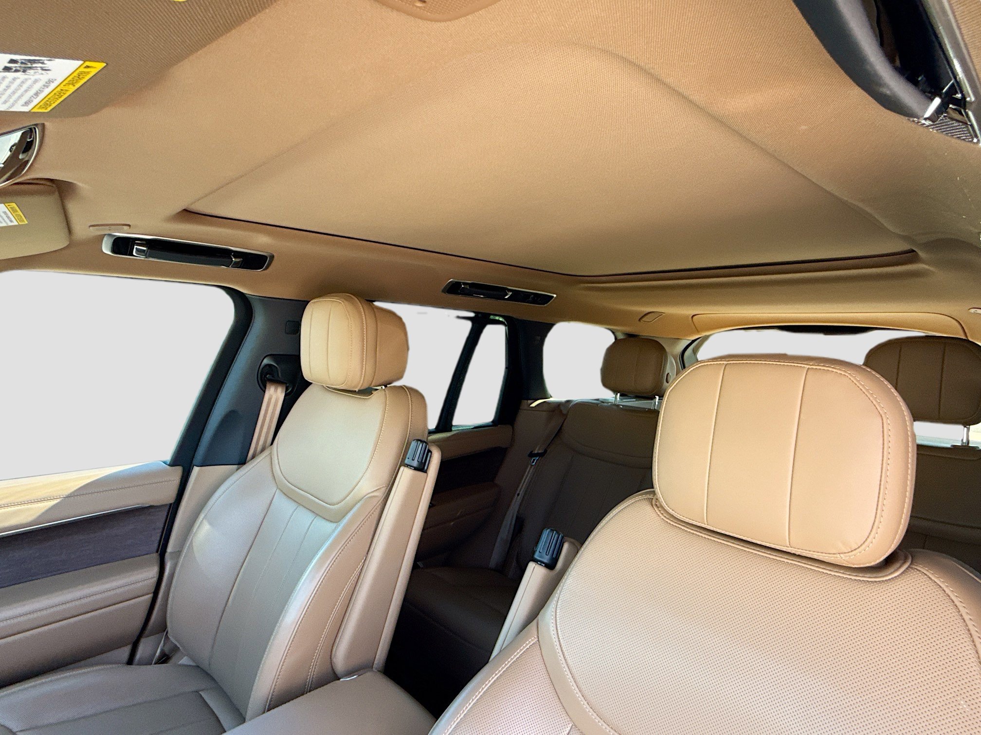 Used 2025 Land Rover Range Rover SE image 26