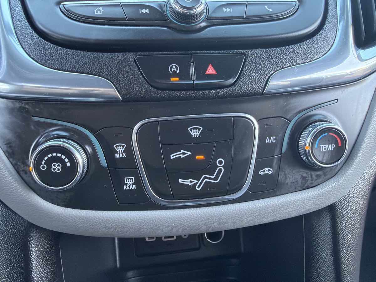 Used 2023 Chevrolet Equinox LS image 36