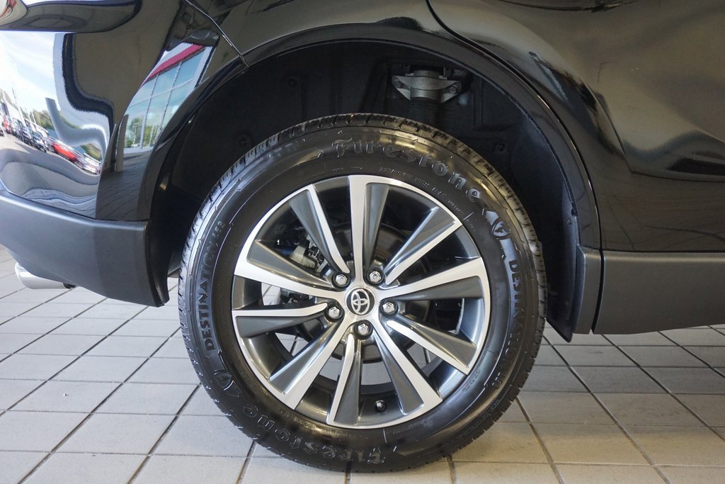 Certified 2022 Toyota Venza LE image 32