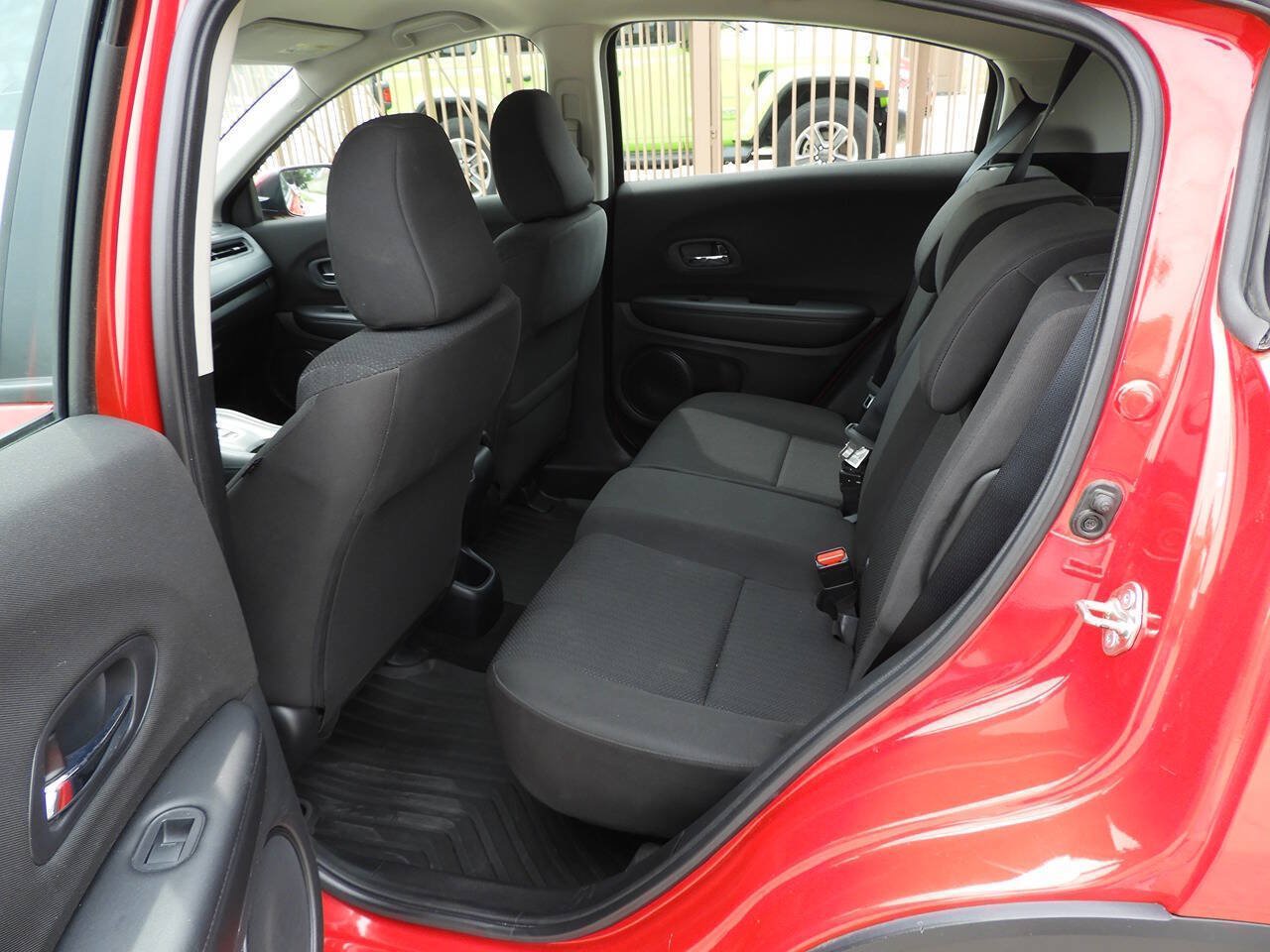 Used 2018 Honda HR-V LX image 18