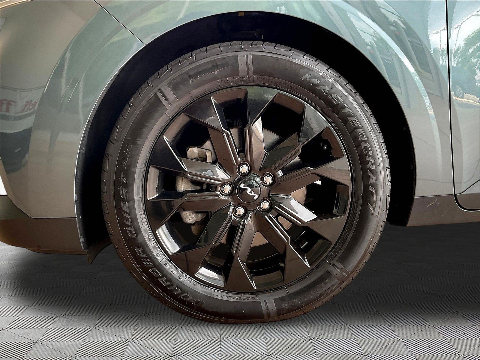 Used 2024 Kia Carnival SX Prestige FWD image 32