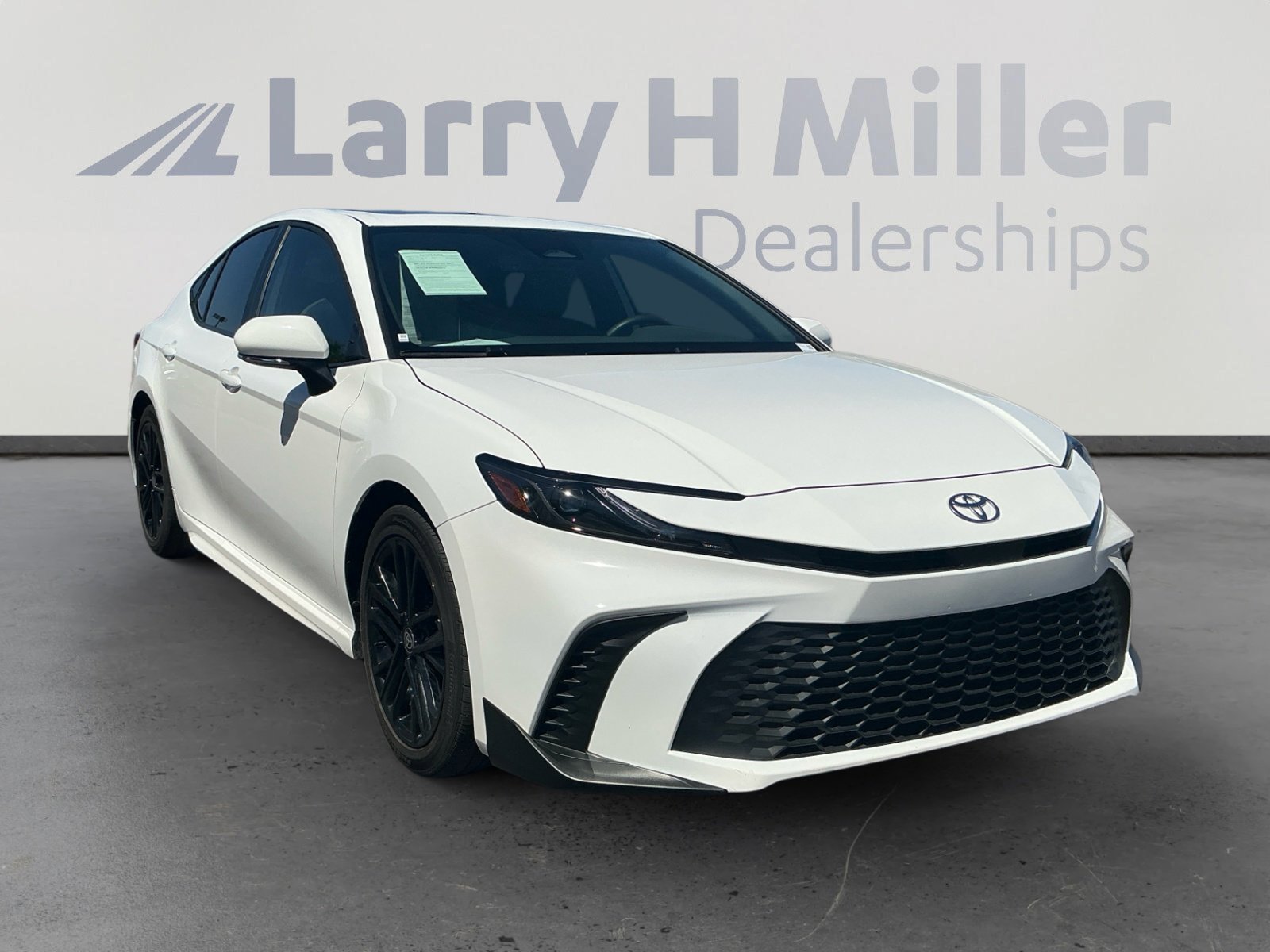 Used 2025 Toyota Camry SE image 7