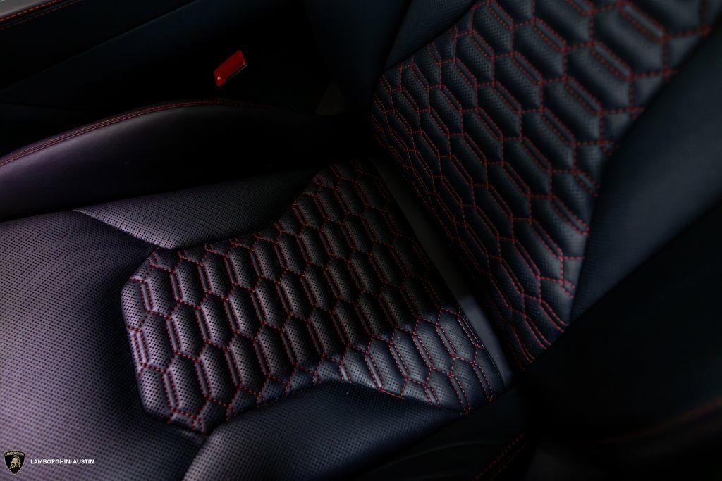 Used 2019 Lamborghini Urus AWD/4WD image 32