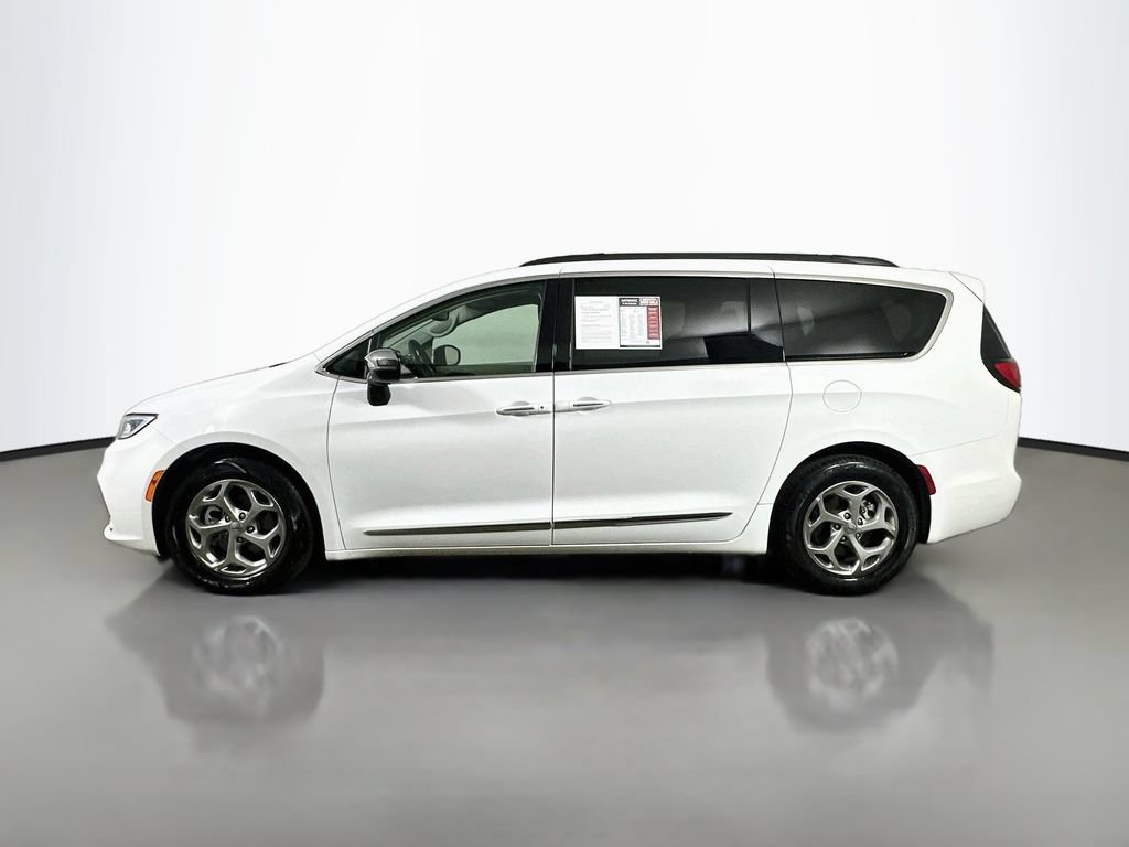 Used 2023 Chrysler Pacifica Limited FWD image 5