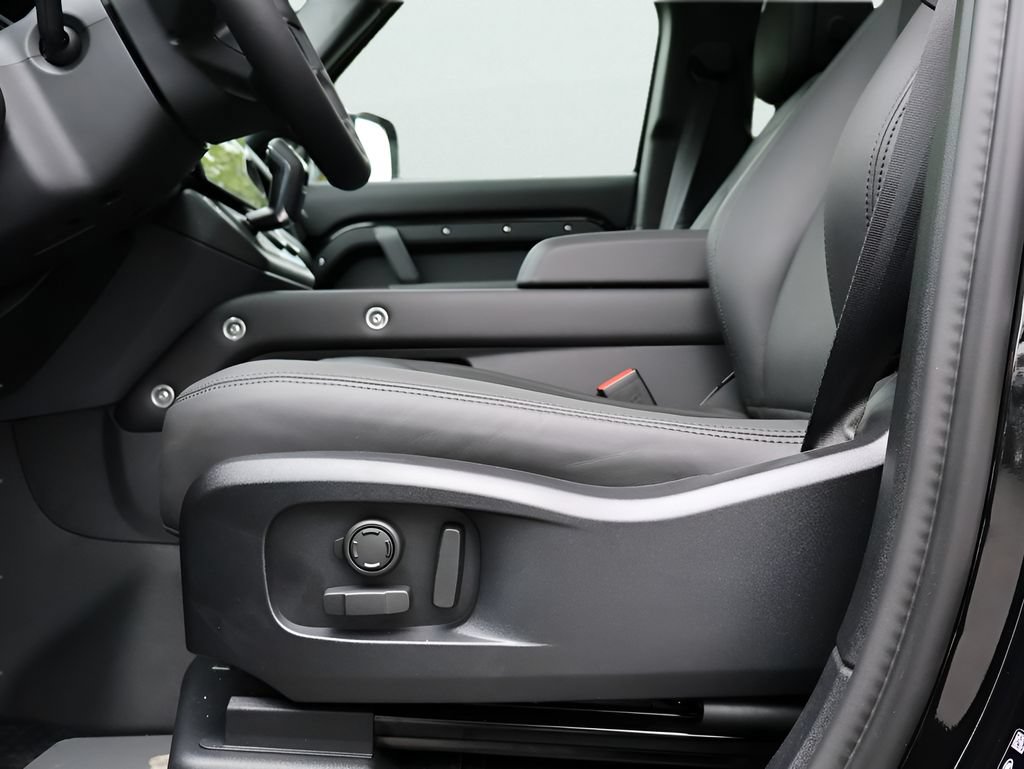 New 2026 Land Rover Defender 110 X-Dynamic SE AWD/4WD image 37
