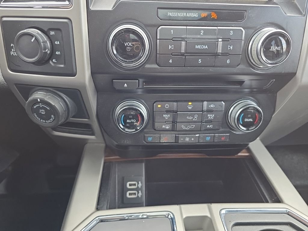 Used 2017 Ford F150 Lariat image 34