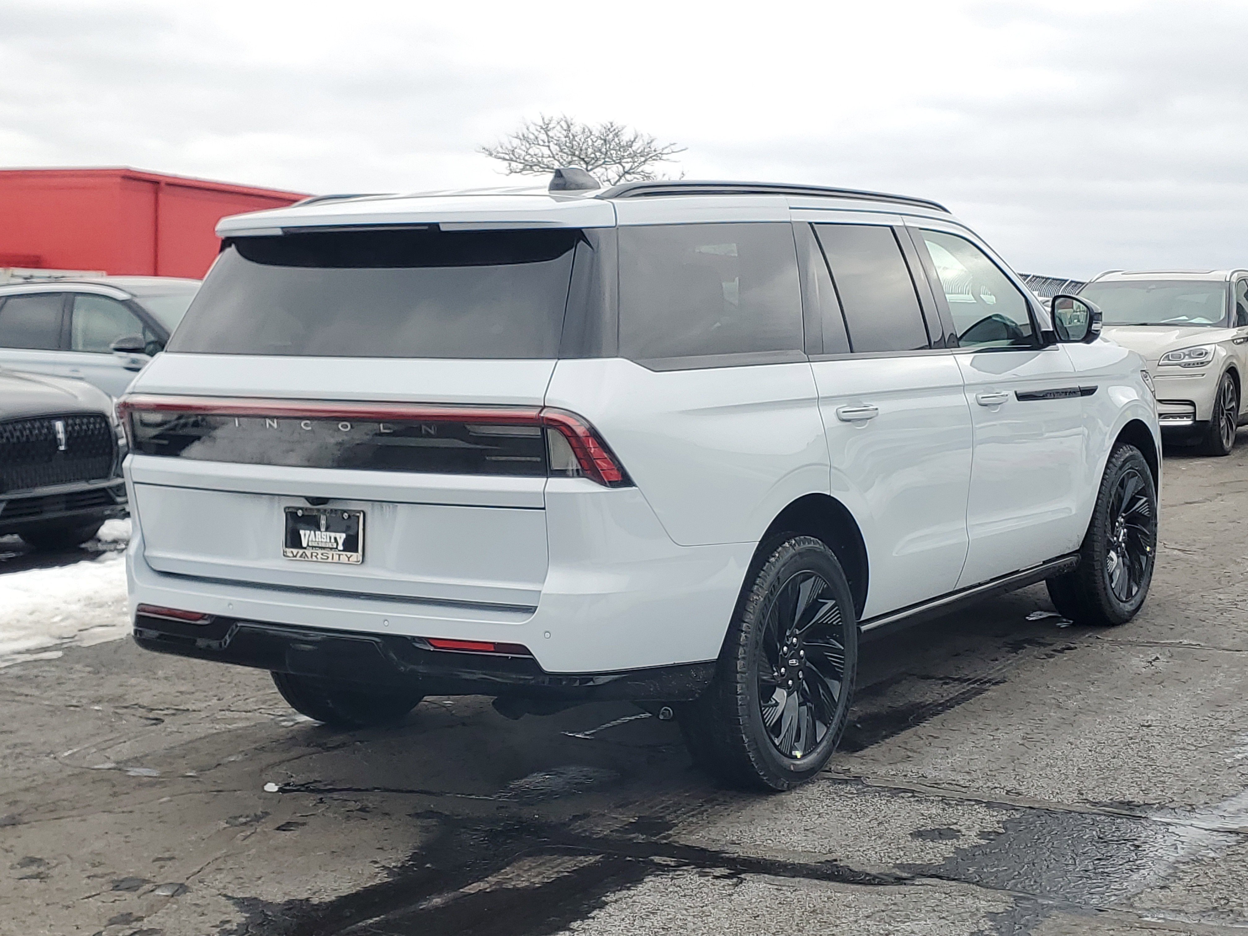 New 2026 Lincoln Navigator Reserve w/ Jet Appearance Package image 4
