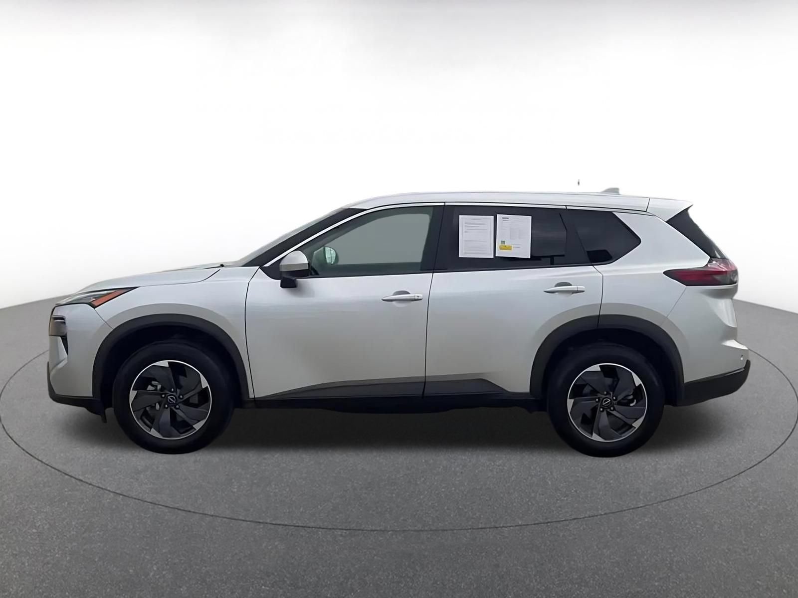 Used 2025 Nissan Rogue SV FWD image 9