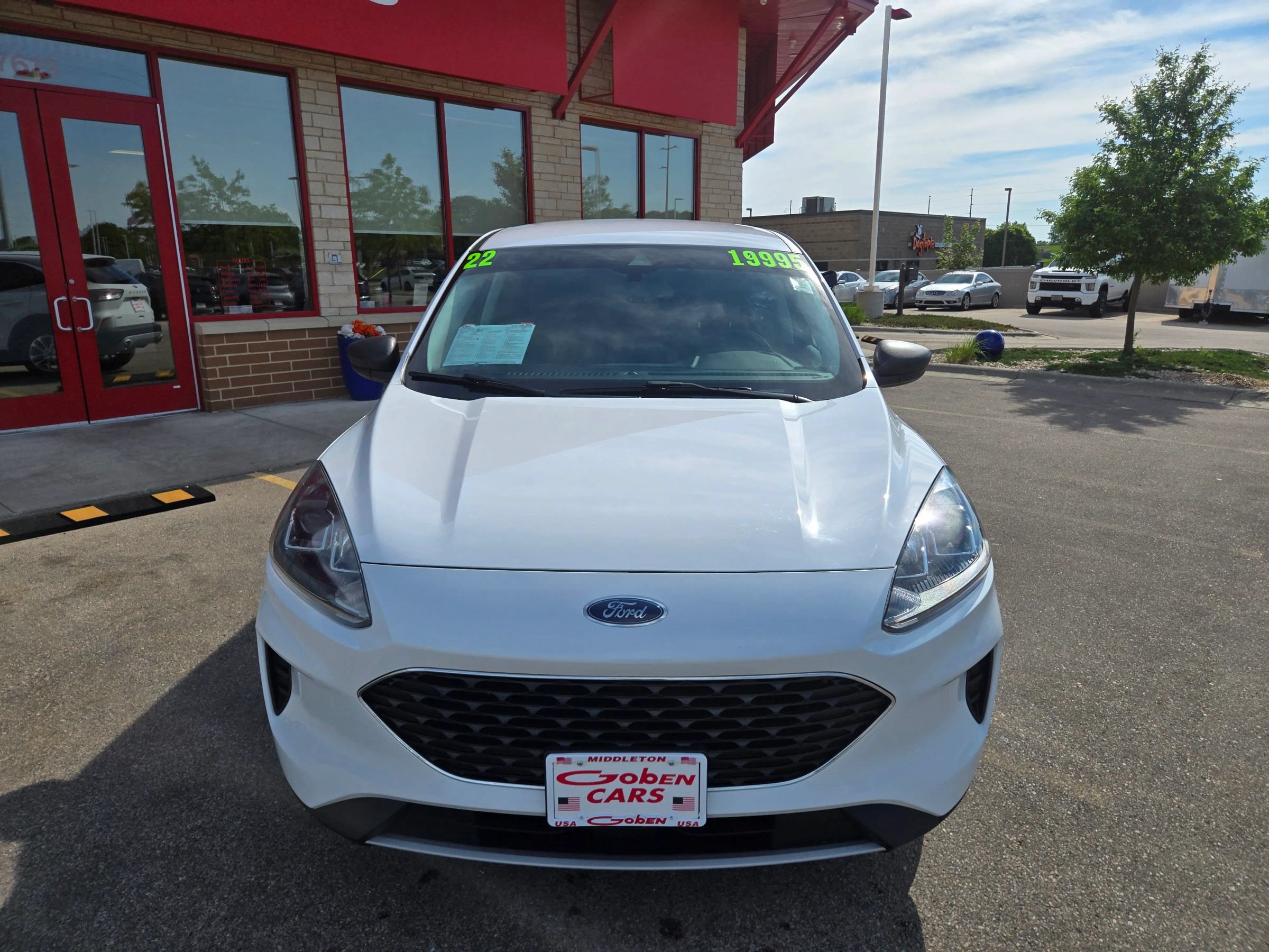 Used 2022 Ford Escape SE FWD image 2