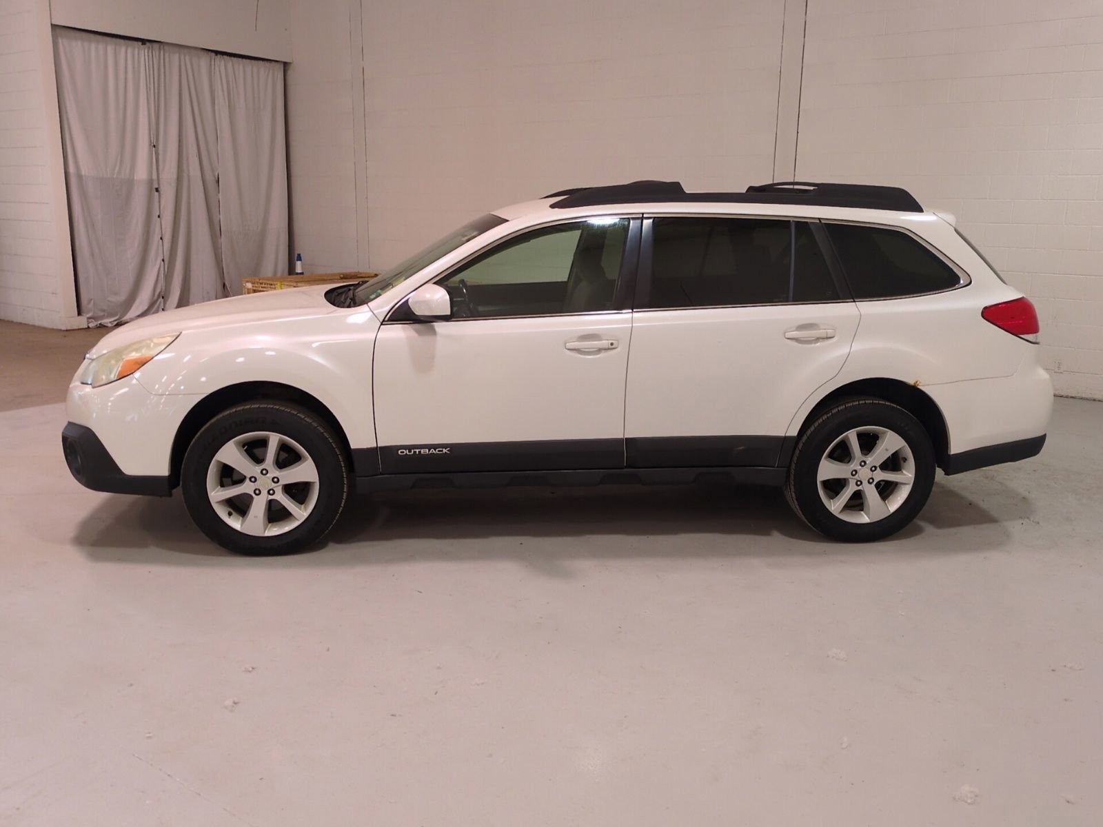 Used 2014 Subaru Outback 2.5i Premium AWD/4WD image 7