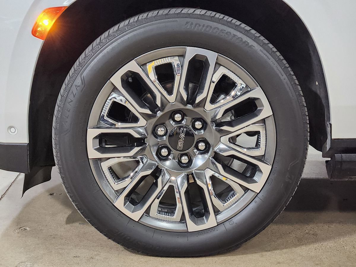 Used 2024 GMC Yukon XL Denali Ultimate AWD/4WD image 28