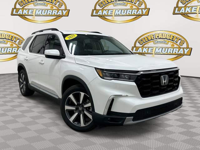 Used 2025 Honda Pilot Touring image 1