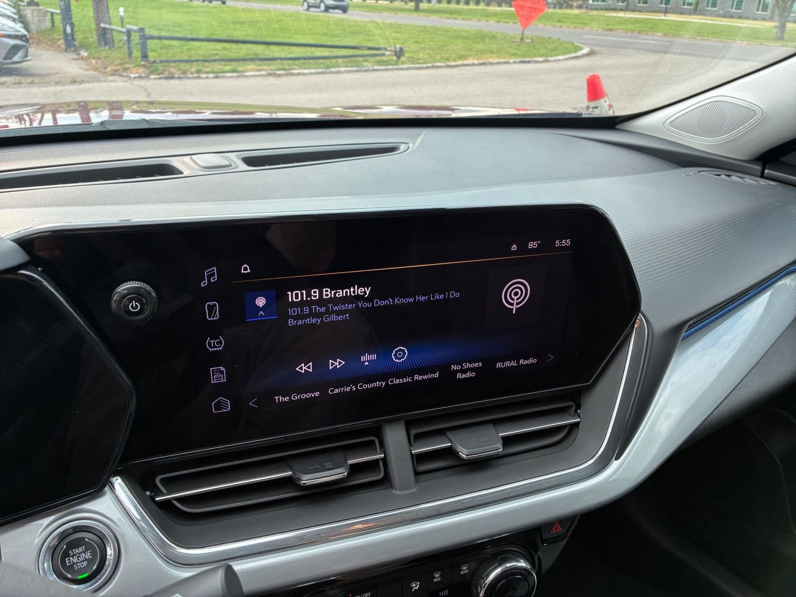 Used 2025 Chevrolet Trax LT FWD image 20