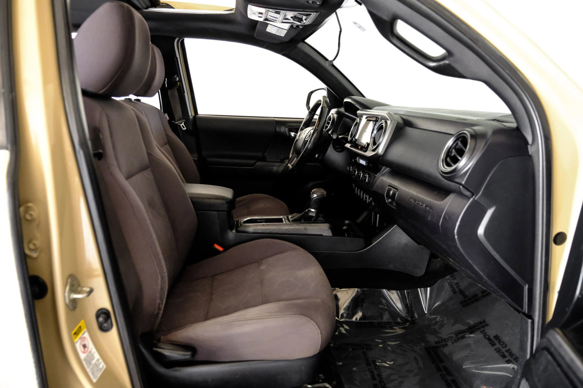 Used 2017 Toyota Tacoma TRD Off-Road image 28