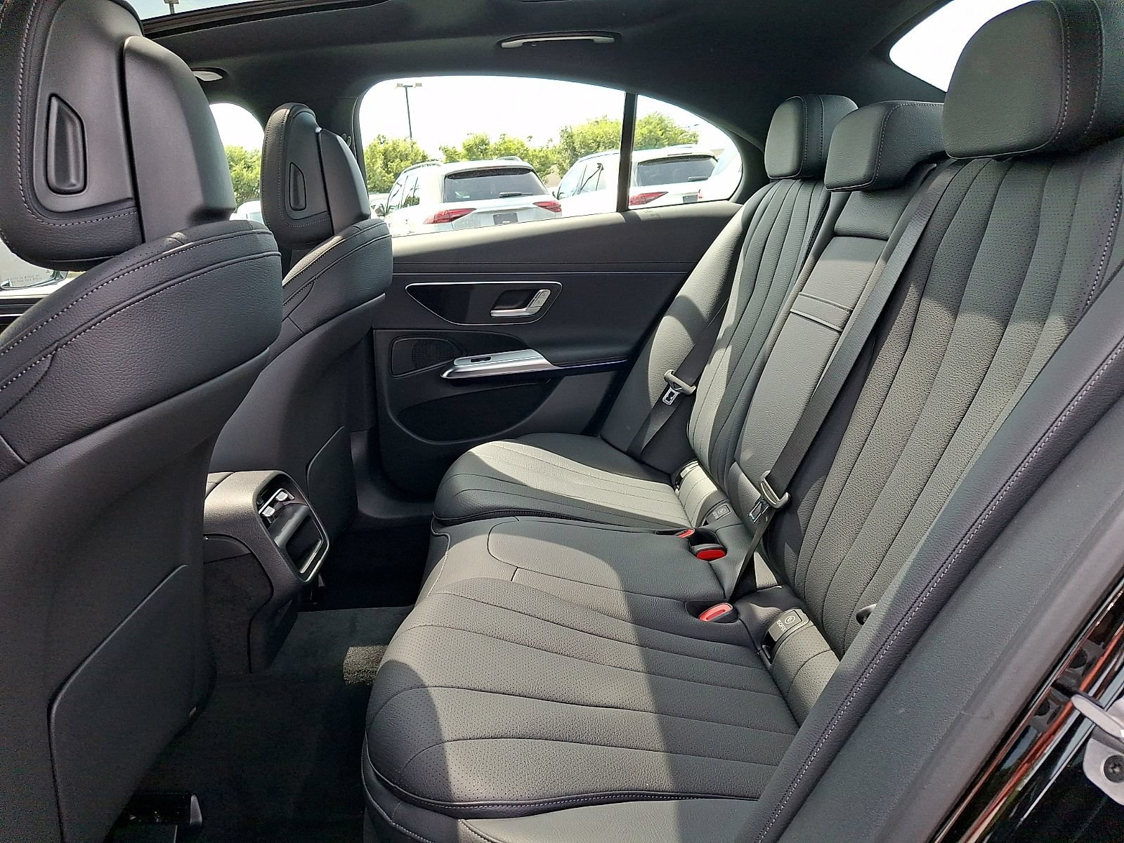 New 2026 Mercedes-Benz E 350 4MATIC Sedan image 6