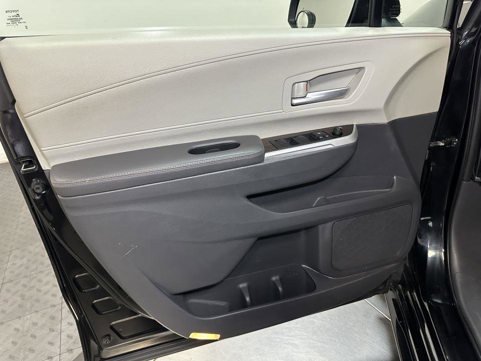 Certified 2021 Toyota Sienna XLE image 20