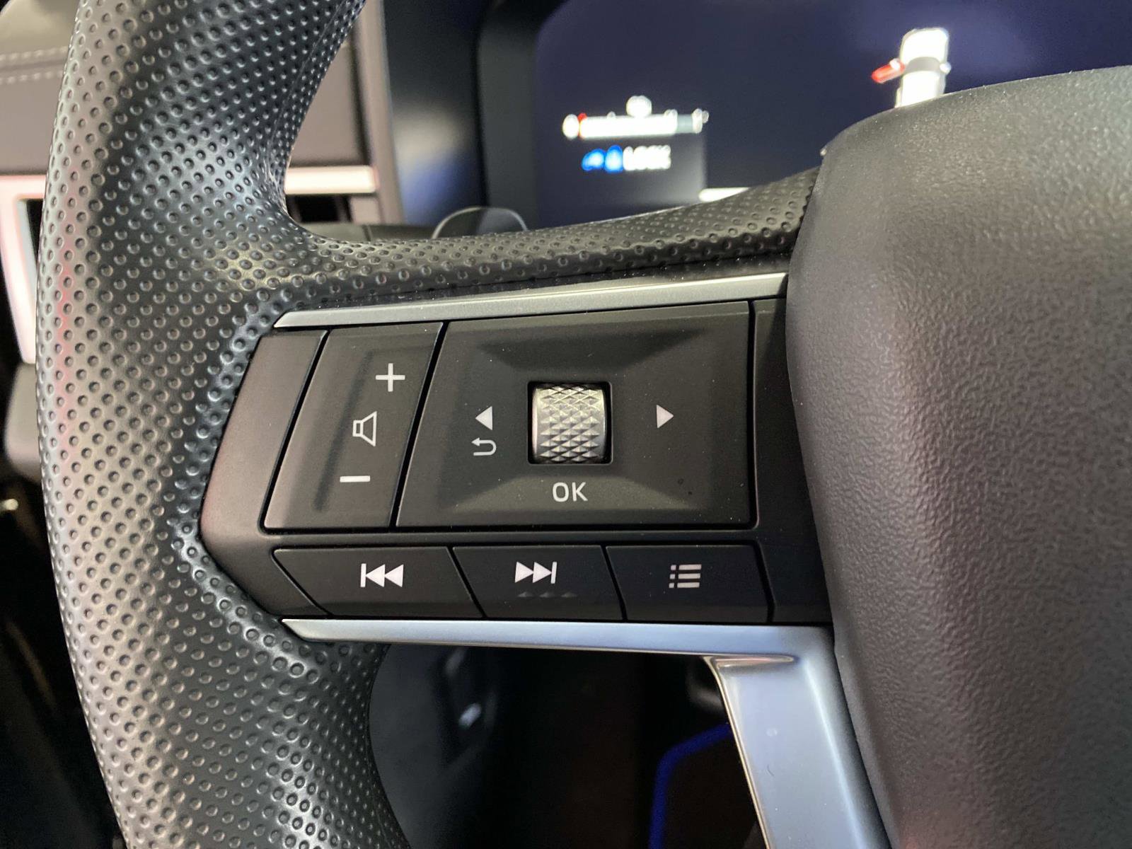 New 2025 Mitsubishi Outlander ES image 14