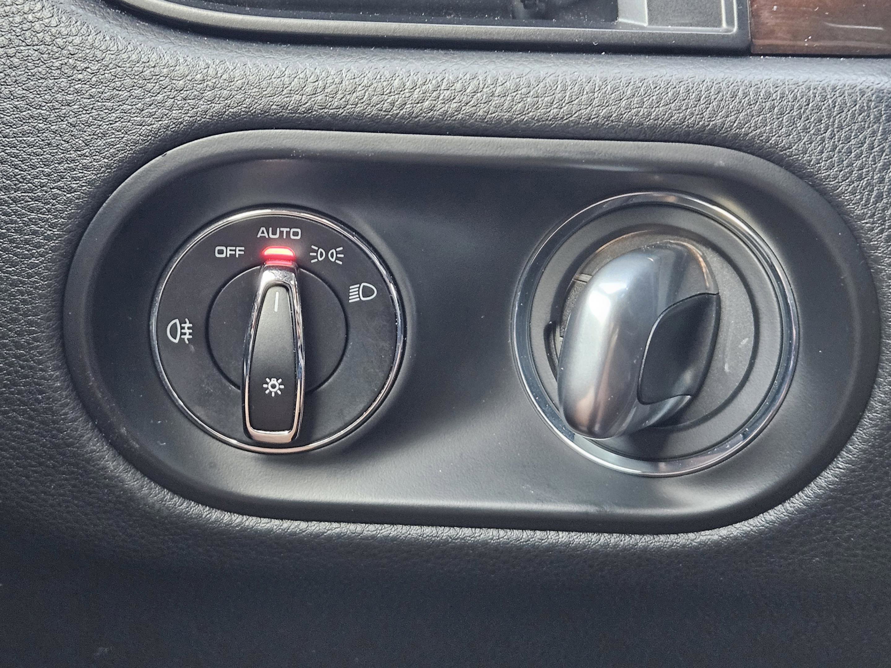 Certified 2023 Porsche Macan Turbo image 21