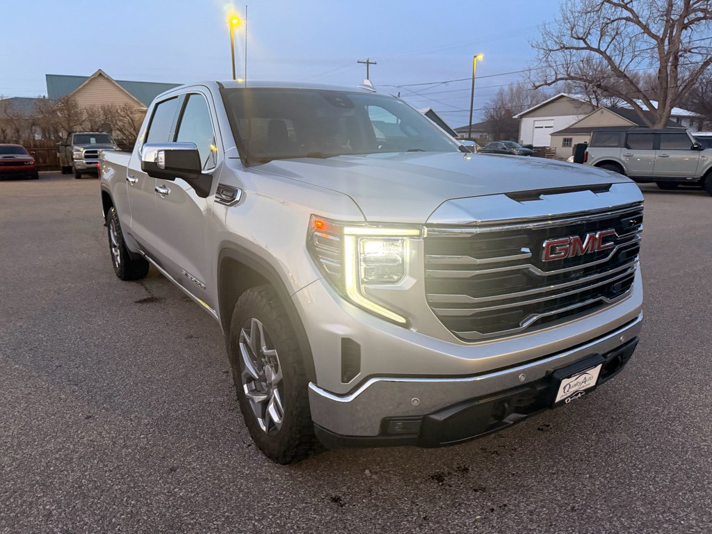 Used 2022 GMC Sierra 1500 SLT w/ SLT Premium Plus Package AWD/4WD image 4