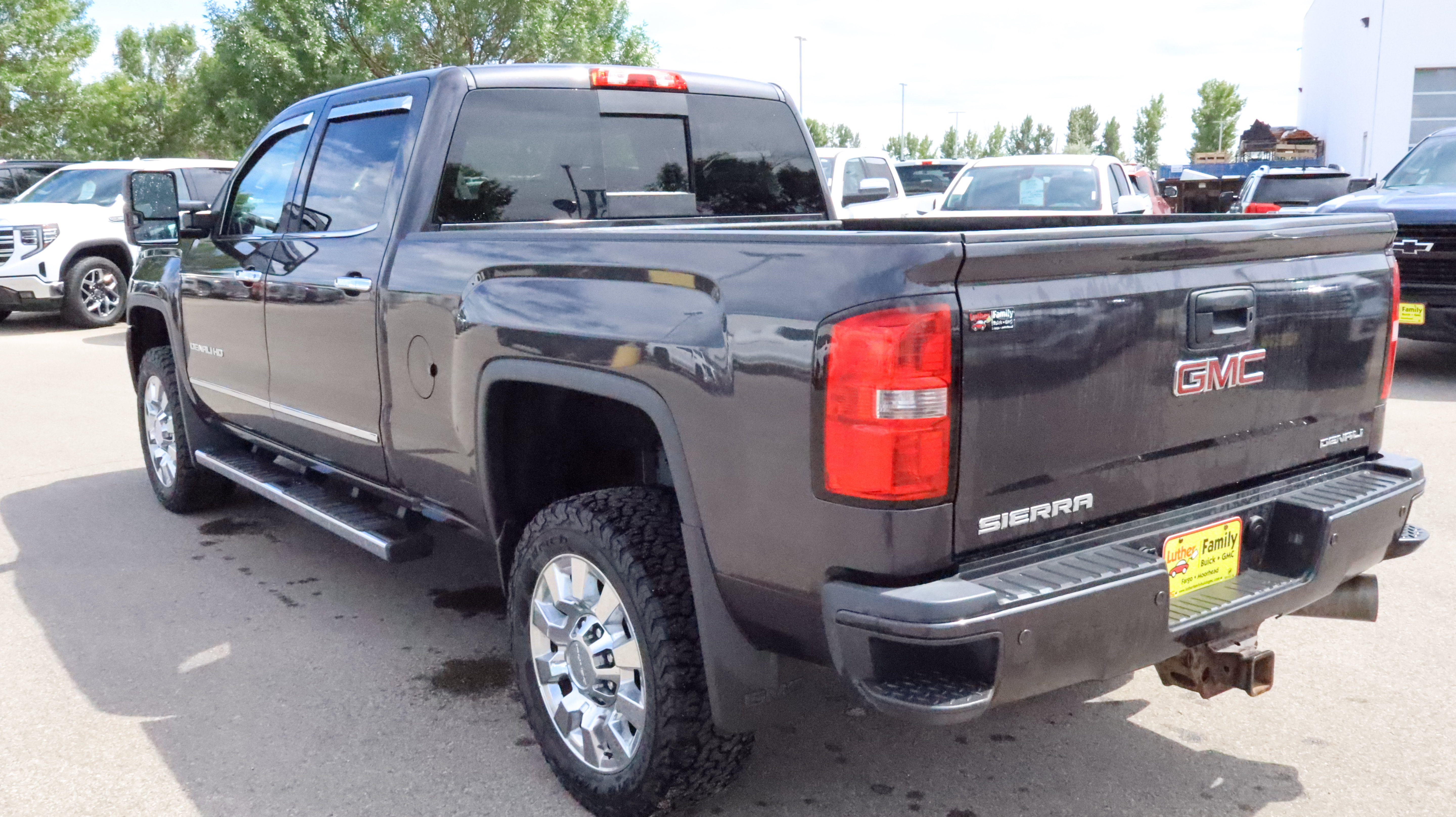 Used 2015 GMC Sierra 2500 Denali w/ Duramax Plus Package AWD/4WD image 5