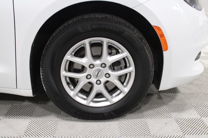 Used 2021 Chrysler Voyager Lxi FWD image 41