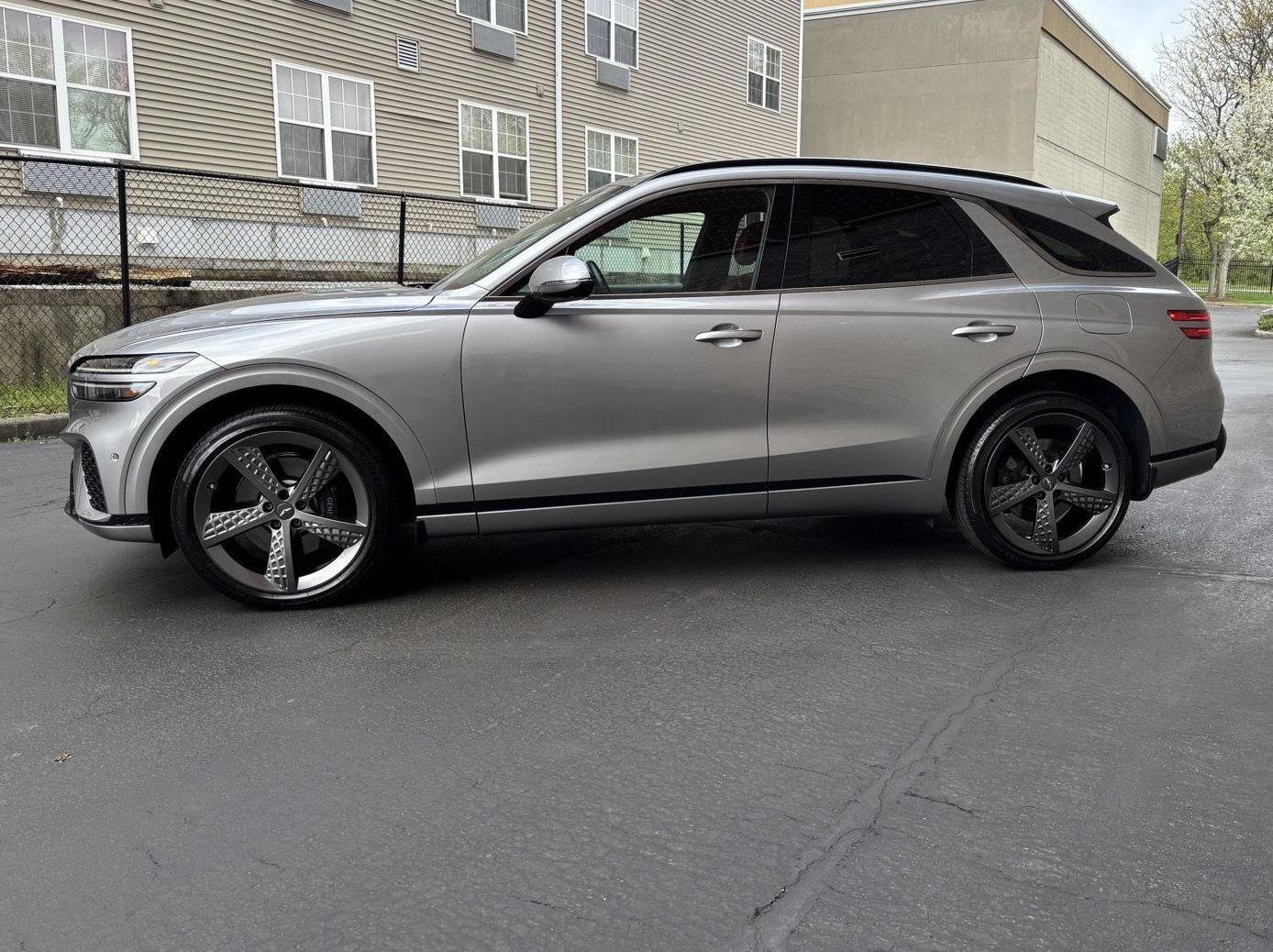 Used 2023 Genesis GV70 2.5T w/ Sport Prestige Package image 3
