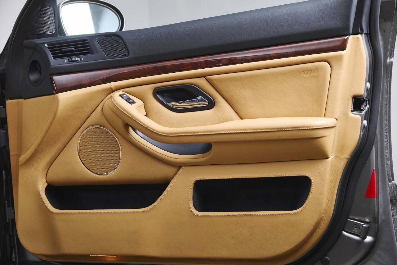 Used 2003 BMW M5 image 76