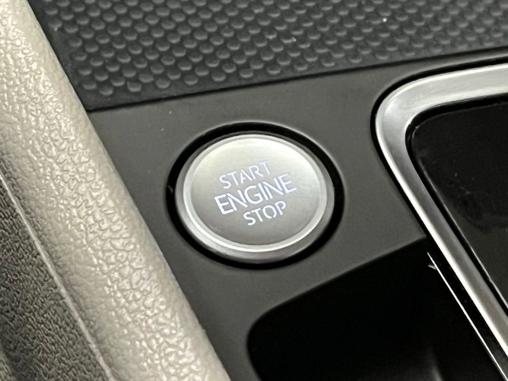 Used 2021 Volkswagen Jetta SE w/ SE Cold Weather Package image 13