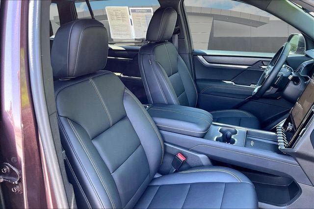 Certified 2024 GMC Acadia Elevation w/ Luxury Package AWD/4WD image 7
