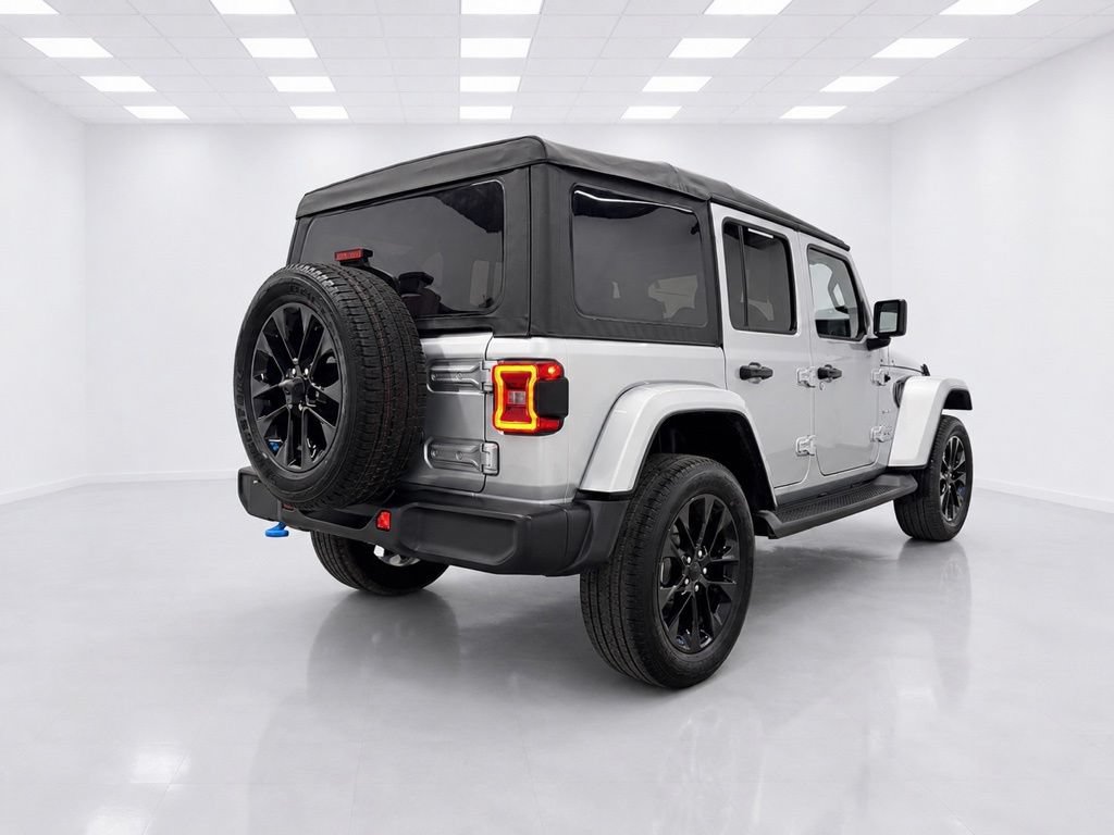 Used 2023 Jeep Wrangler Unlimited Sahara w/ Cold Weather Group AWD/4WD image 5