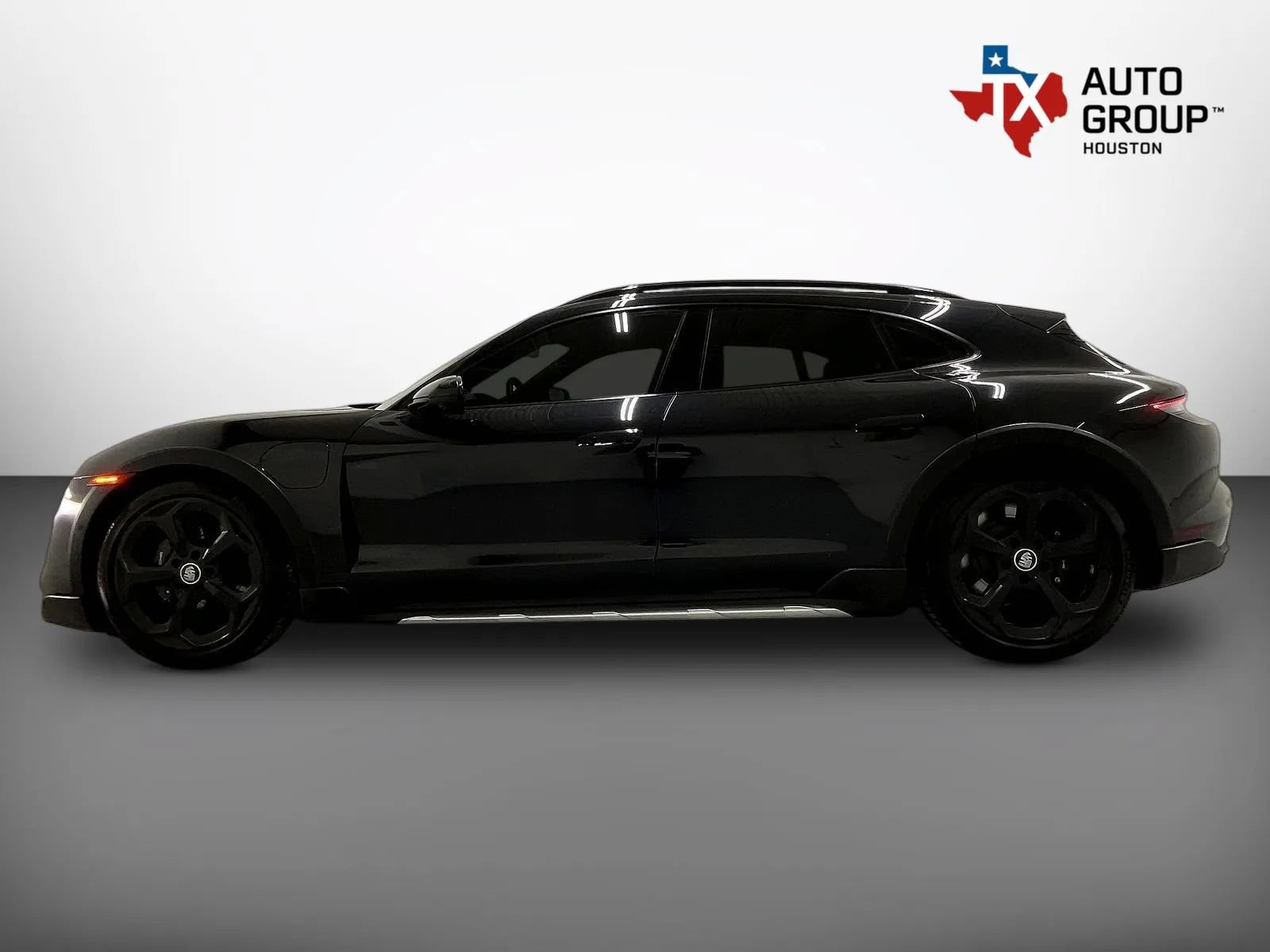 Used 2023 Porsche Taycan 4 Cross Turismo AWD/4WD image 8