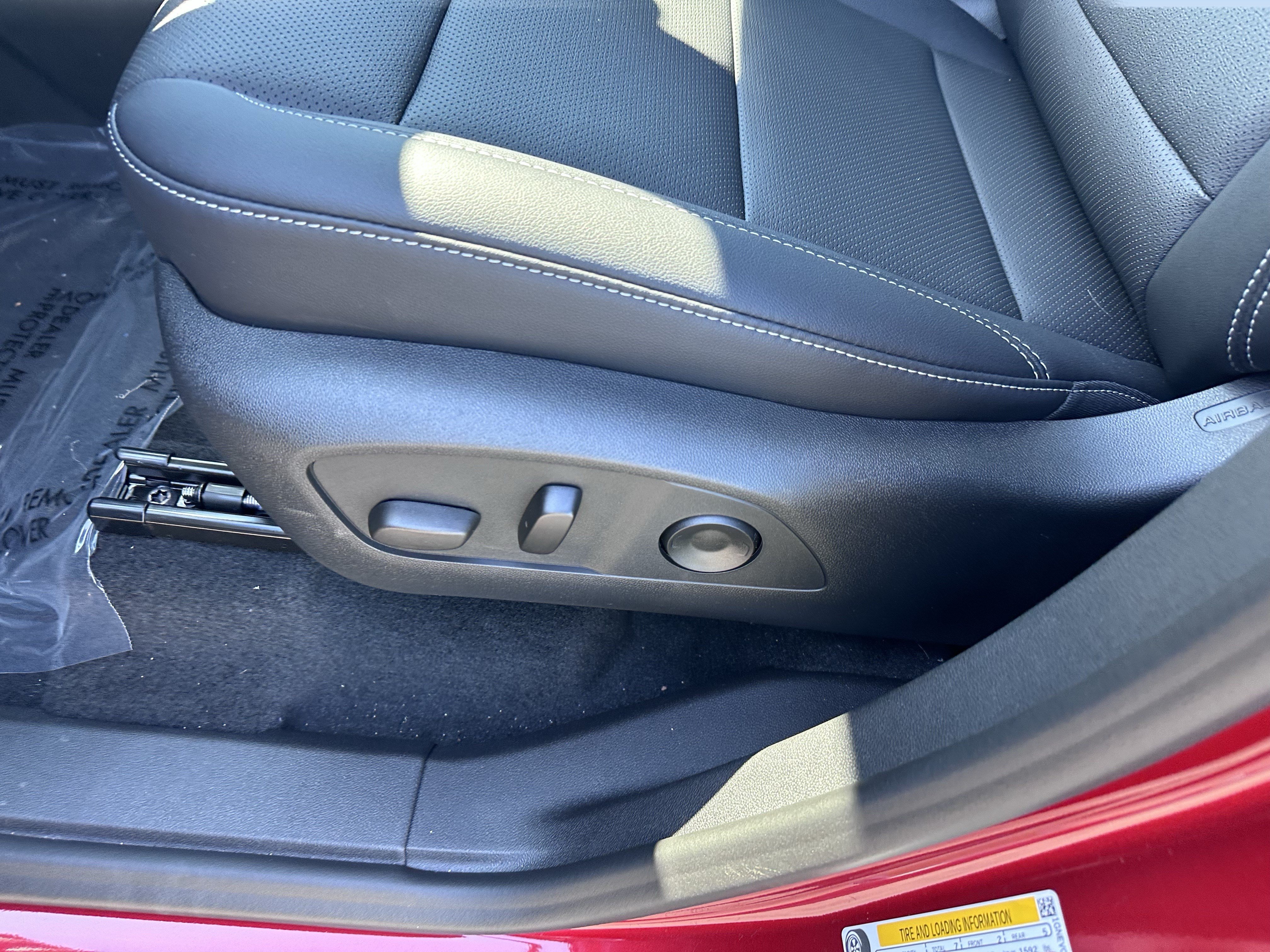 New 2027 Chevrolet Traverse LT w/ Sun and Wheel Package AWD/4WD image 10