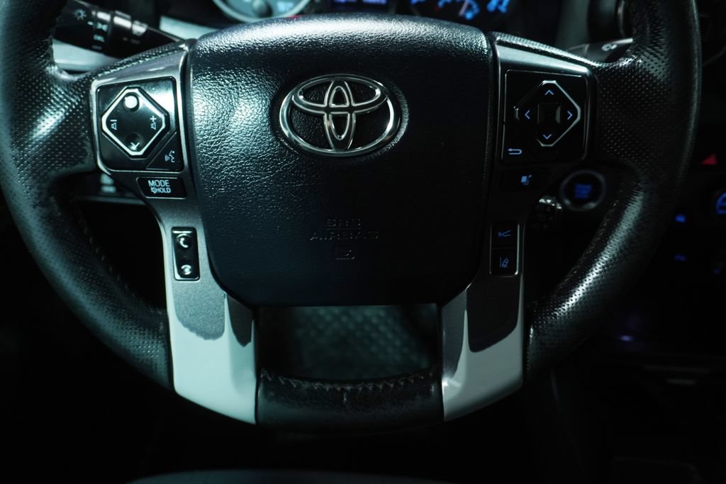 Used 2018 Toyota Tacoma TRD Off-Road w/ Technology Package AWD/4WD image 17