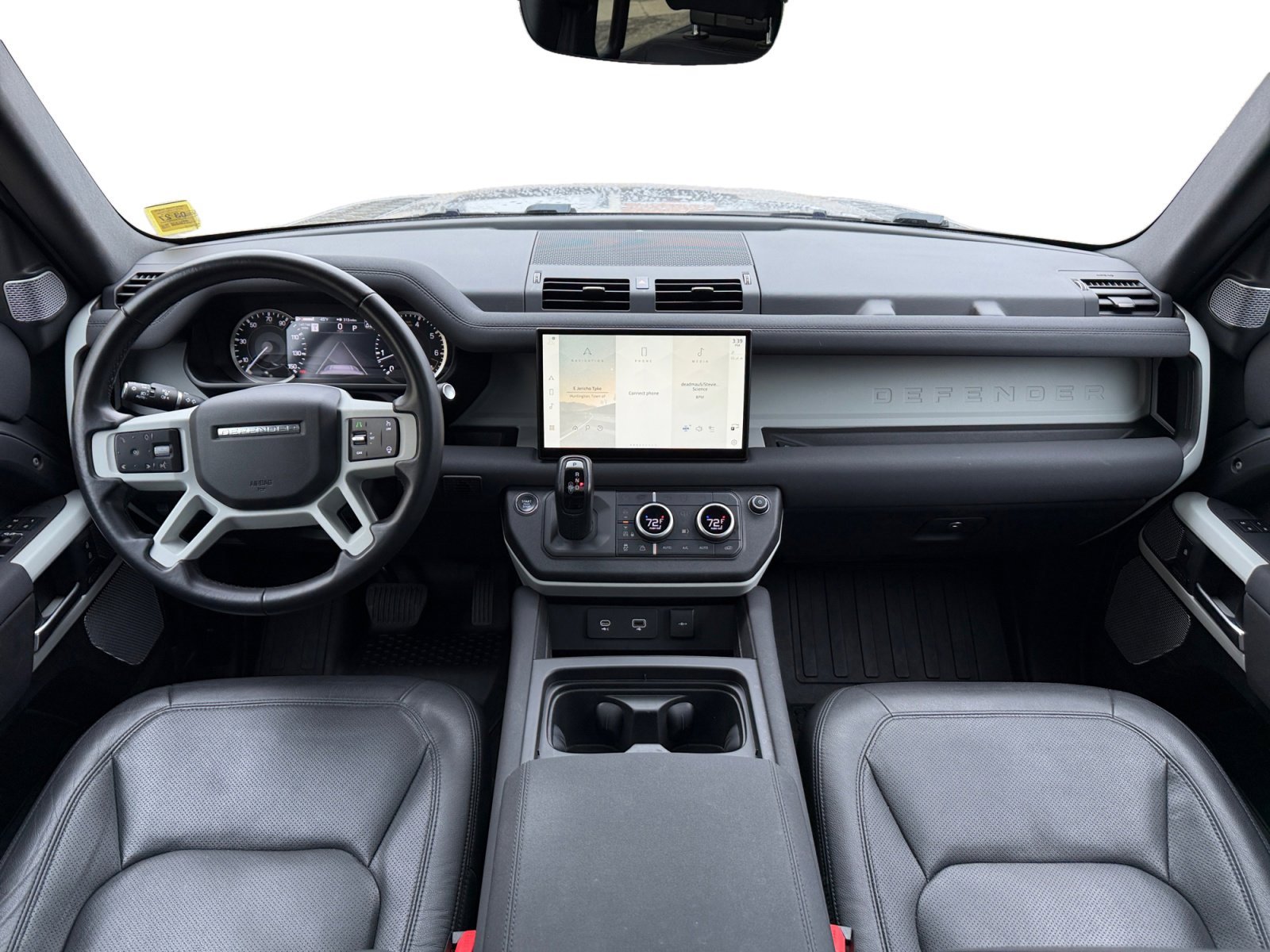 Used 2023 Land Rover Defender 130 SE image 19